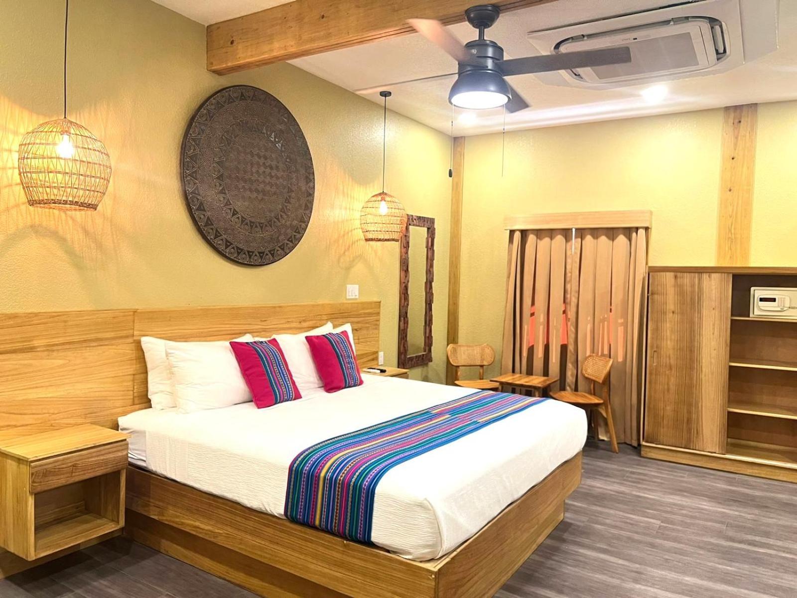 Mr. Tucan Hotel West End Luaran gambar
