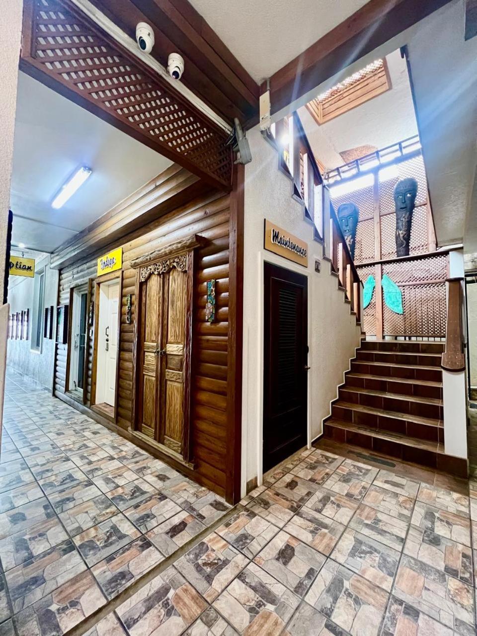 Mr. Tucan Hotel West End Luaran gambar