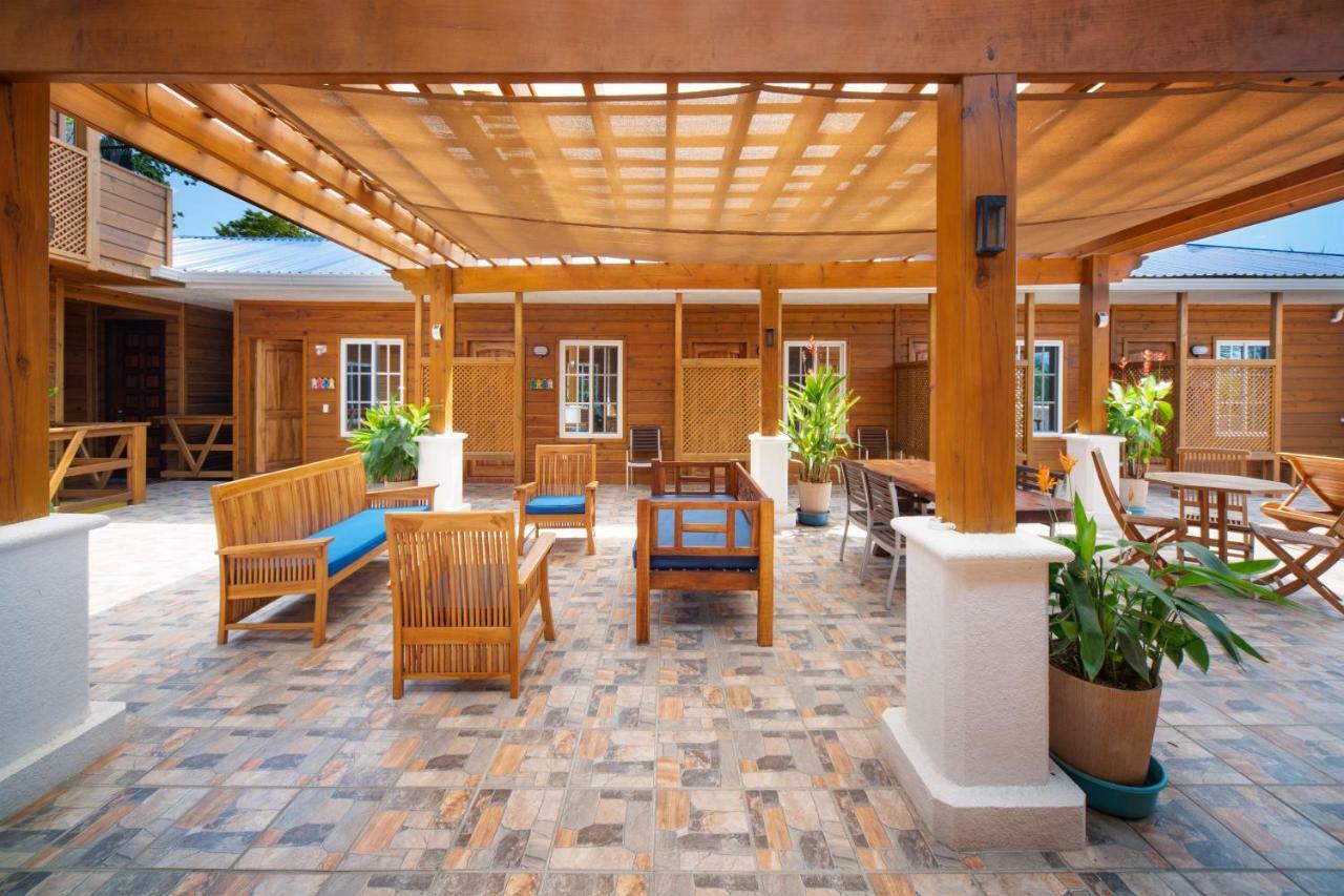 Mr. Tucan Hotel West End Luaran gambar